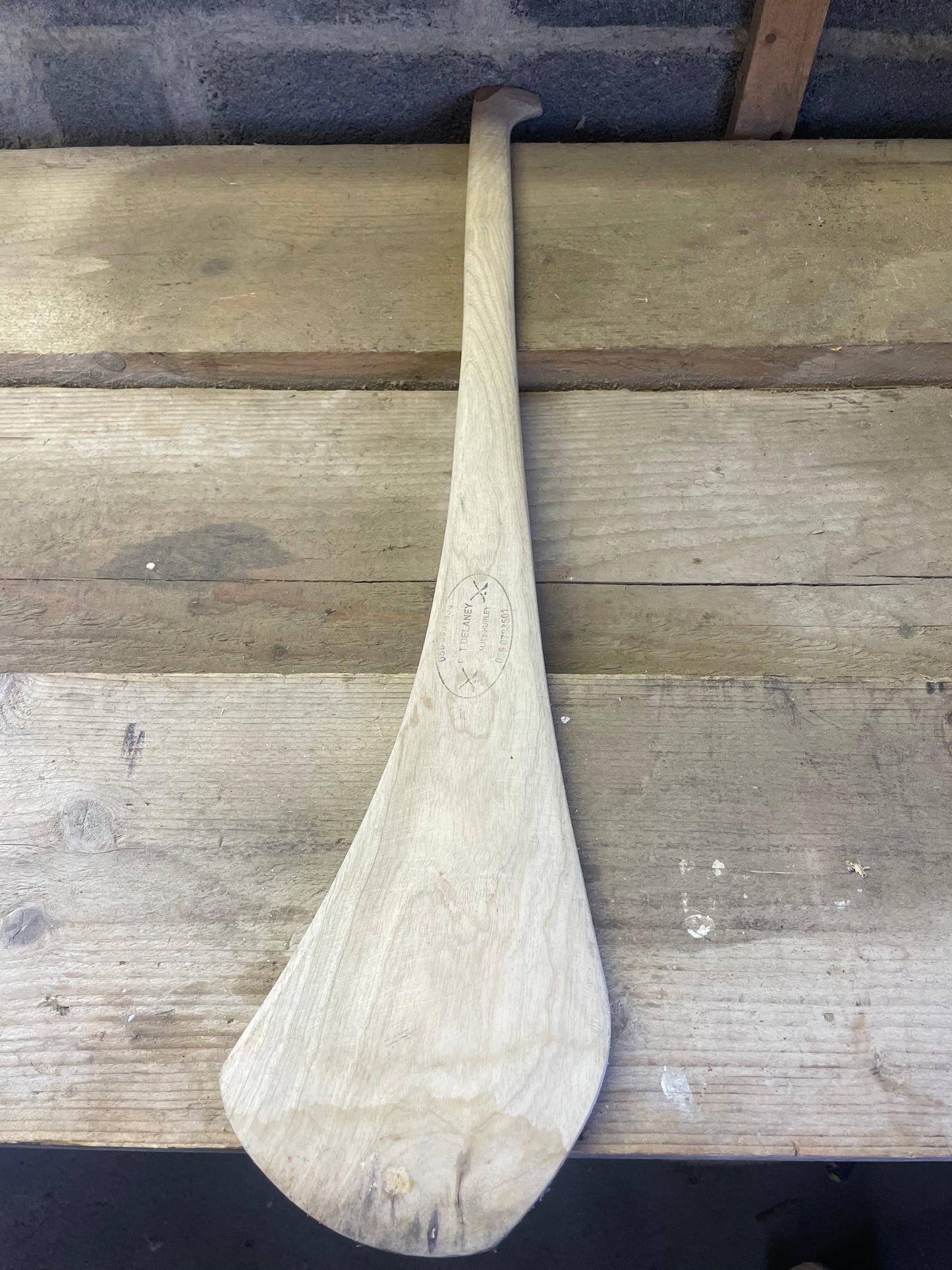 Pat Delaney Retro Hurley – Handcrafted Kilkenny Style Ash Hurl
