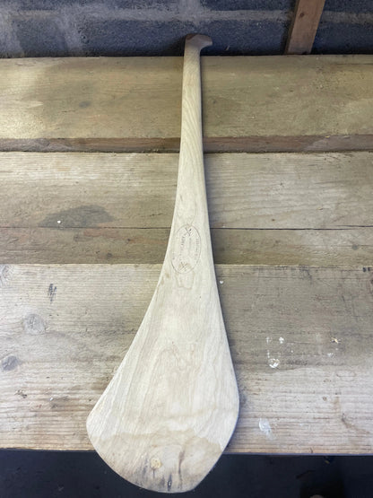 Pat Delaney Retro Hurley – Handcrafted Kilkenny Style Ash Hurl