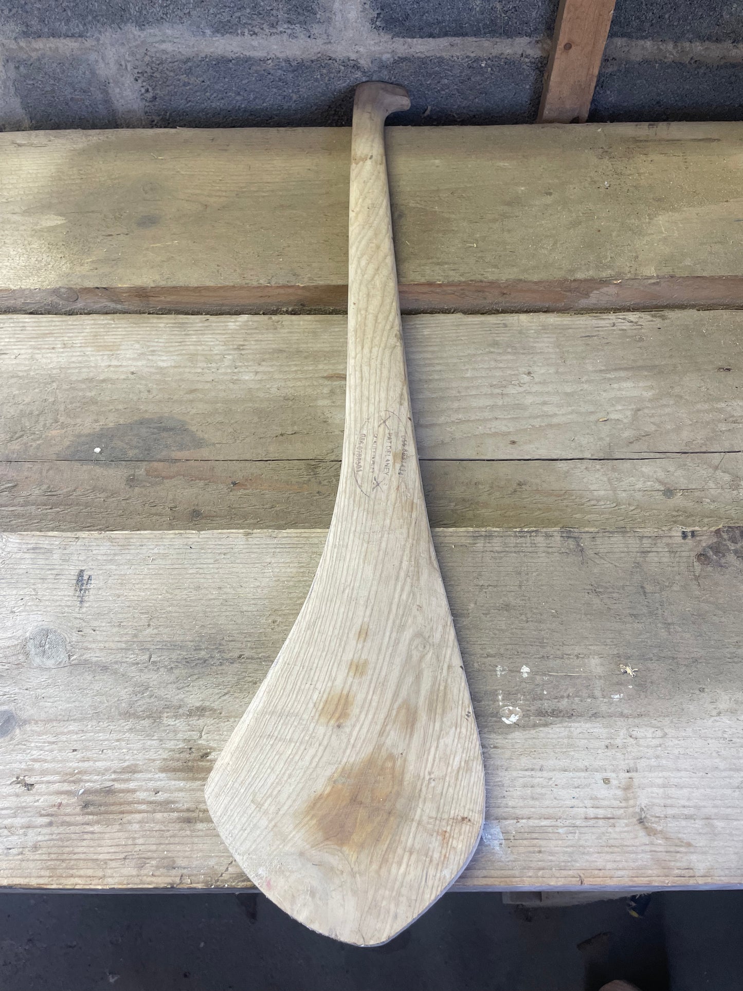 Pat Delaney Retro Hurley – Handcrafted Kilkenny Style Ash Hurl
