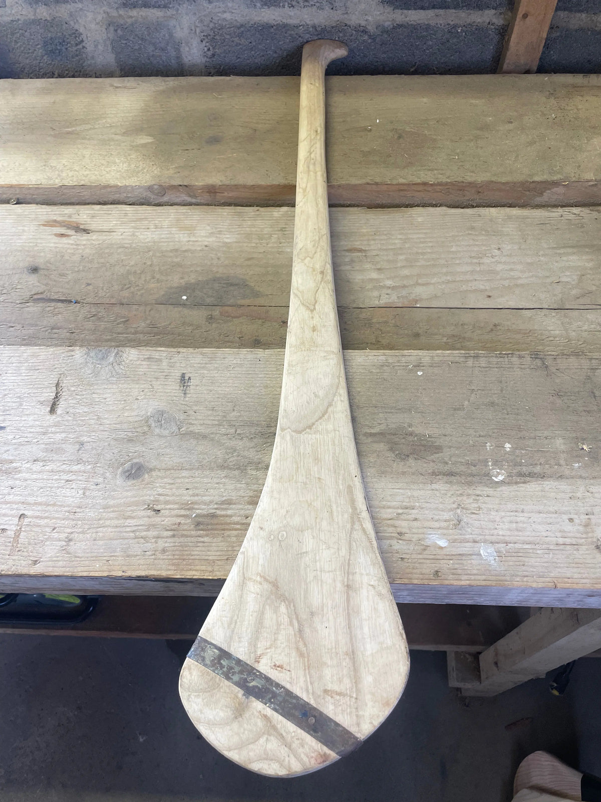 Pat Delaney Retro Hurley – Handcrafted Kilkenny Style Ash Hurl