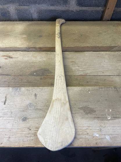 Pat Delaney Retro Hurley – Handcrafted Kilkenny Style Ash Hurl
