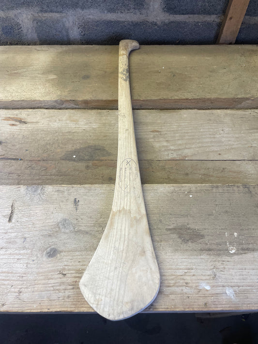 Pat Delaney Retro Hurley – Handcrafted Kilkenny Style Ash Hurl