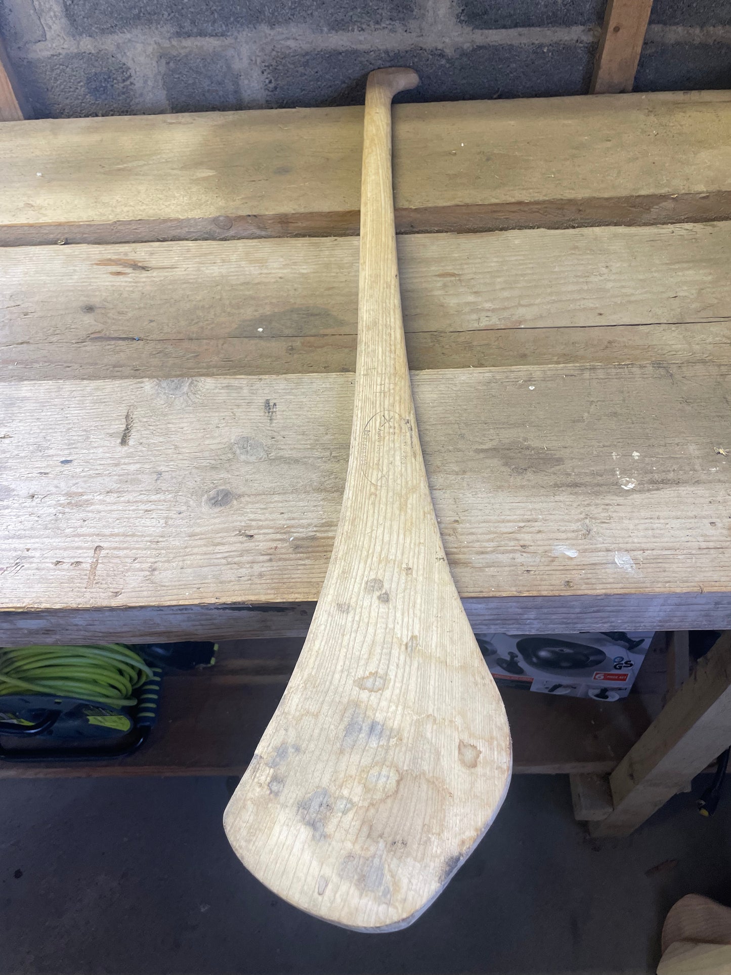 Pat Delaney Retro Hurley – Handcrafted Kilkenny Style Ash Hurl